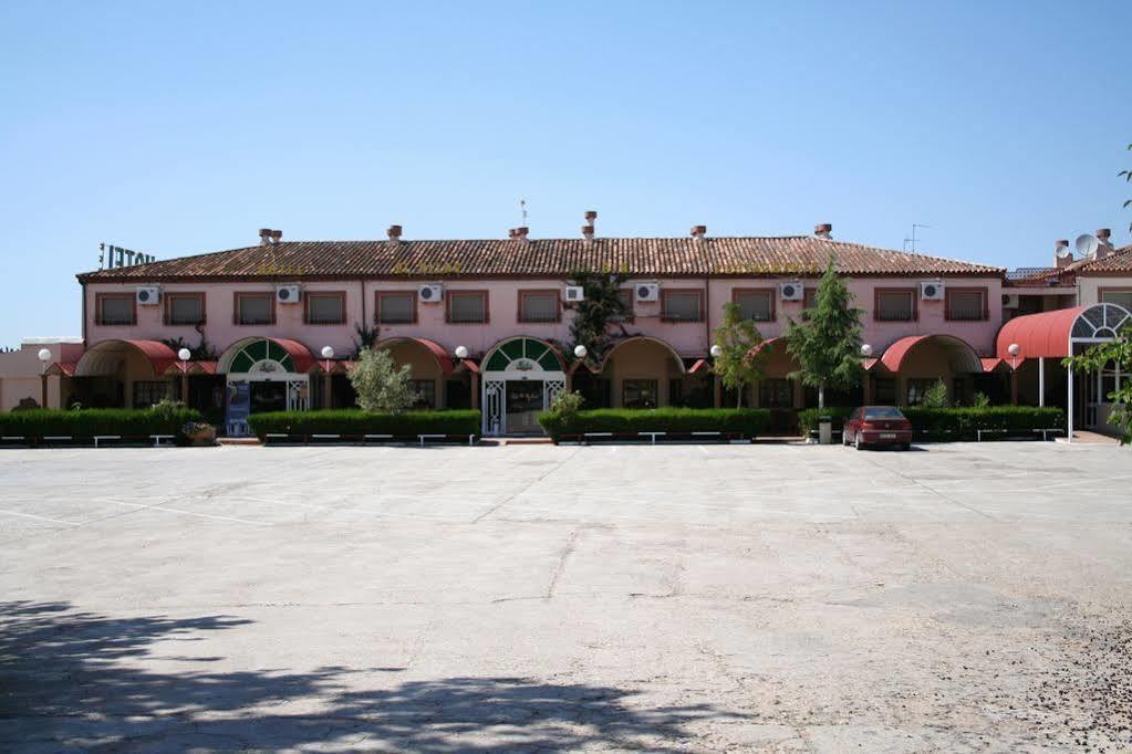 Hotel El Pilar La Carlota Exterior foto